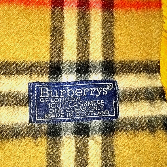 Burberry Cashmere Scarf no flaws - Picture 2 of 2